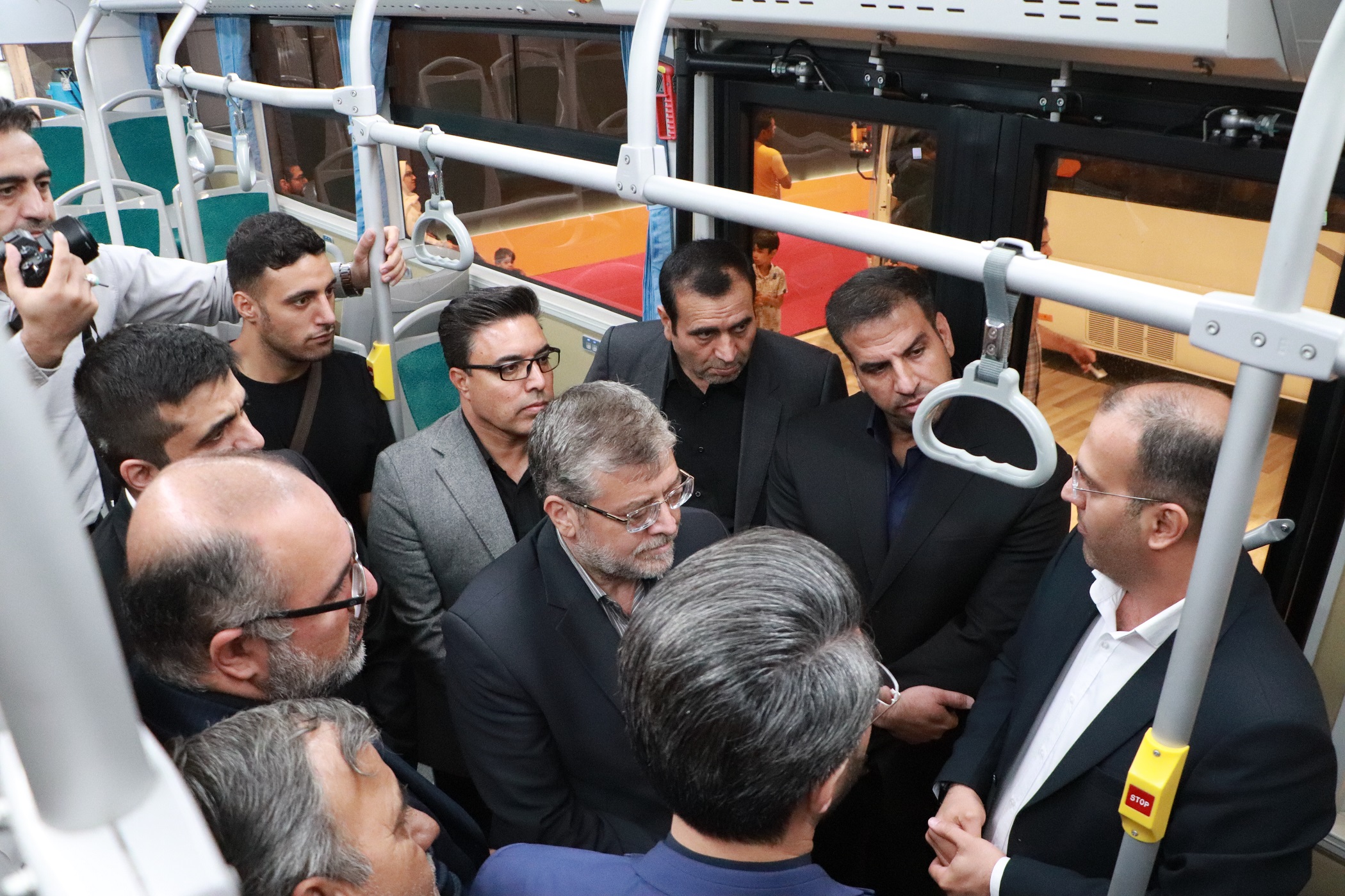 بازدید مدیرعامل سازمان همیاری شهرداری های خراسان رضوی از نمایشگاه تخصصی خودرو مشهد 1402