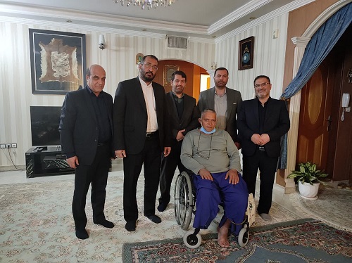مسوولان سازمان همیاری از یکی از یادگاران دوران دفاع مقدس عیادت کردند