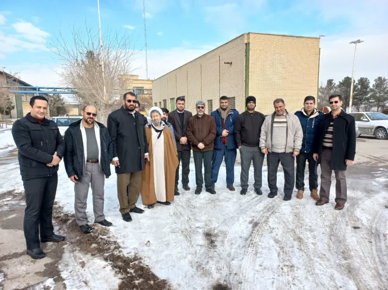 قدردانی از خدمات کارکنان موسسه صنعتی گوشت در روزهای سرد مشهد