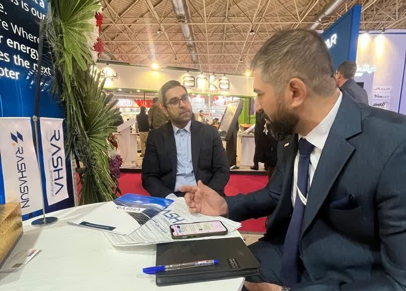 بازدید معاون بازرگانی سازمان همیاری از نمایشگاه های انرژی های تجدید پذیر و صنعت برق ایران