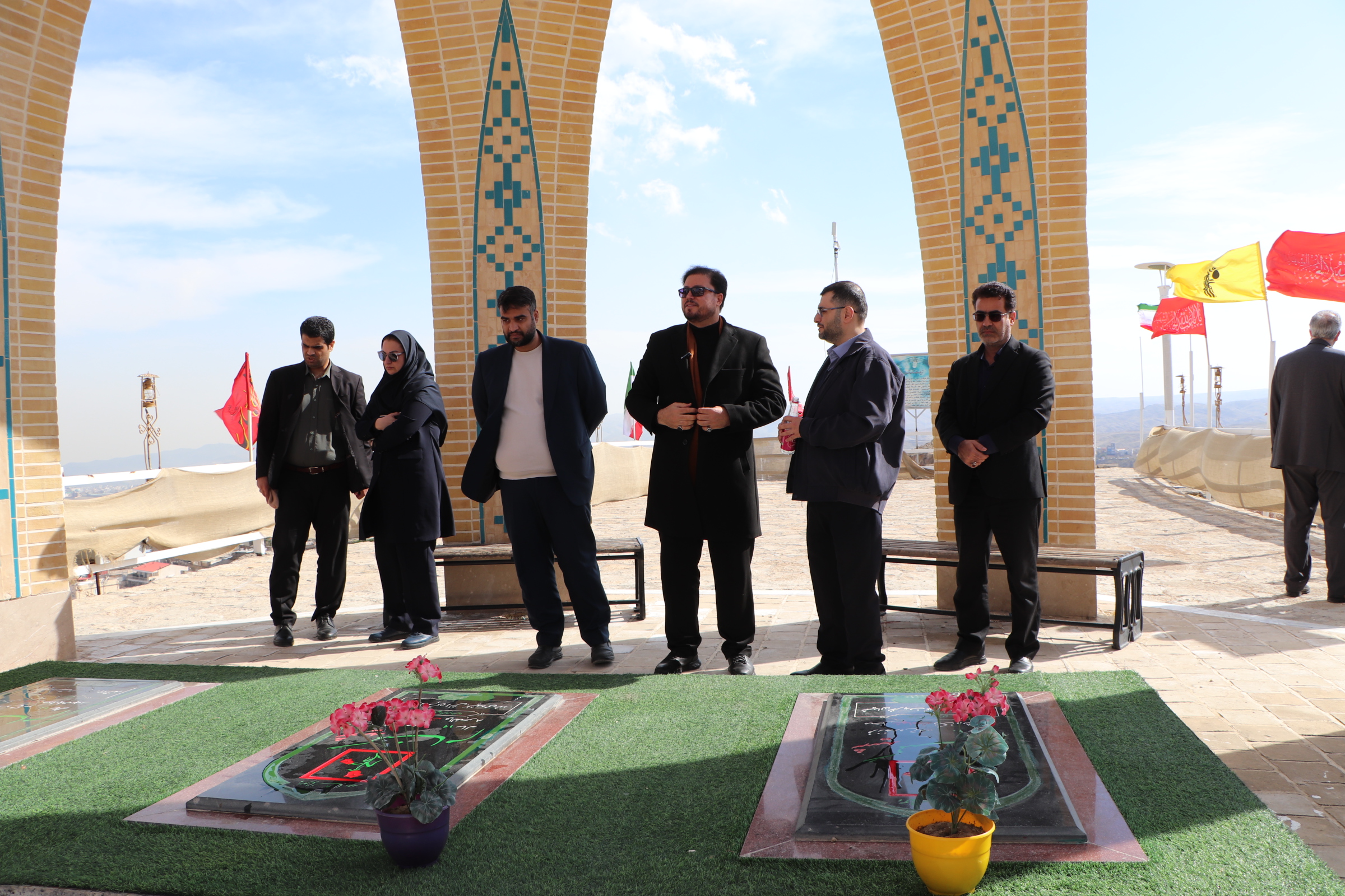 عرض ارادت مدیرعامل سازمان همیاری به مقام شامخ شهدای گمنام در منطقه گردشگری چالیدره 