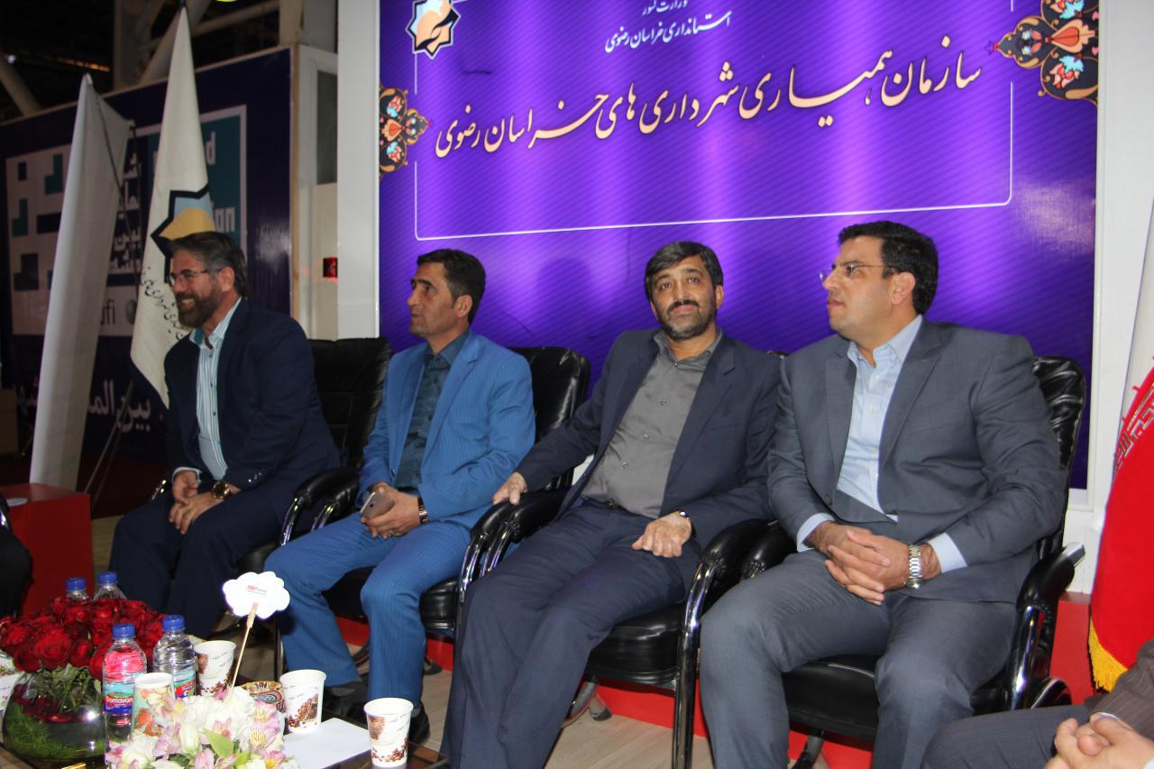 حضور رییس شورای اسلامی شهر مشهد و برخی از شهرداران در نمایشگاه